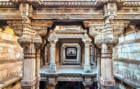 Adalaj 或 Rudabai Stepwell 在艾哈迈达巴德附近的 Adalaj 村。印度古吉拉特州