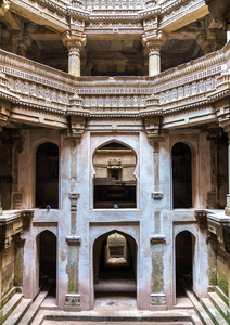 Adalaj 或 Rudabai Stepwell 在艾哈迈达巴德附近的 Adalaj 村。印度古吉拉特州