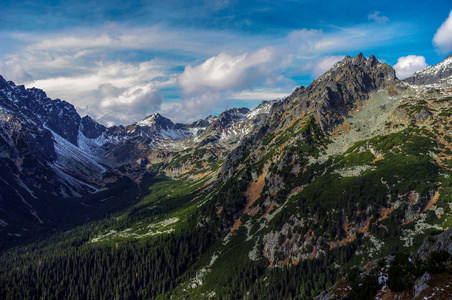 在 Mengusovska 山谷的秋季景观。高塔特拉山区。斯洛伐克