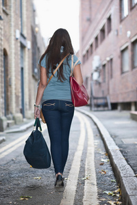 离开的背影图片