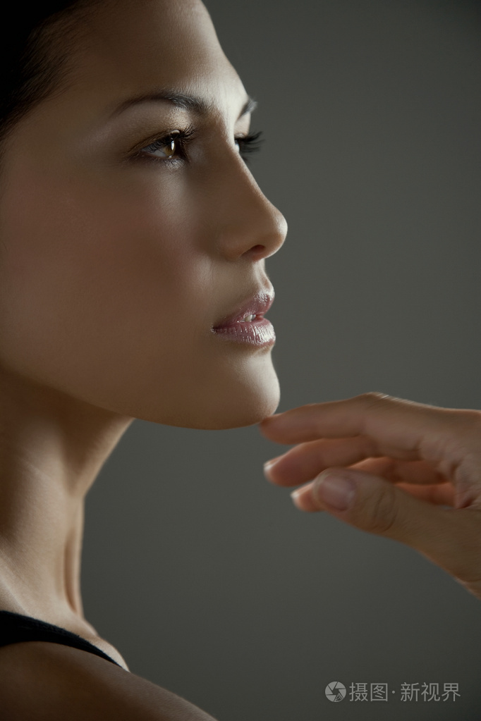 女人的侧面肖像照片-正版商用图片0gppmx-摄图新视界