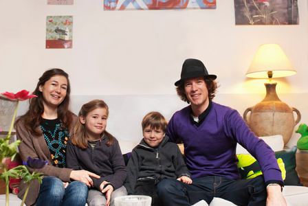 一家四口合影照片