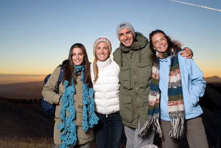 一群外国人图片