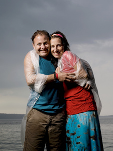 男女风雨中图片