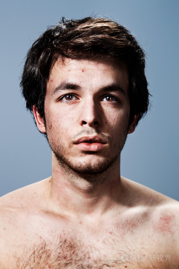 男人上半身特写