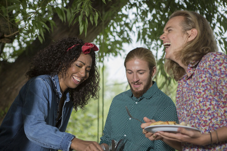 开心的外国人图片