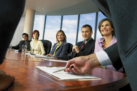 外国人谈判图片