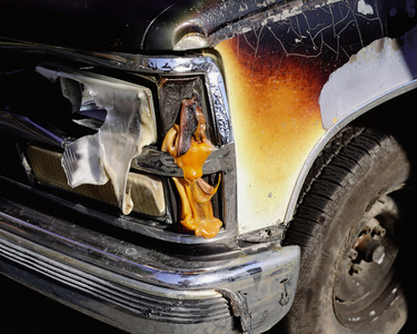 熔化的汽车前照灯照片