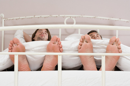 外国人睡着图片