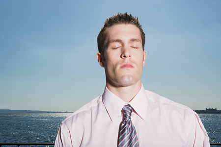 闭眼人像开眼闭眼的男人照片