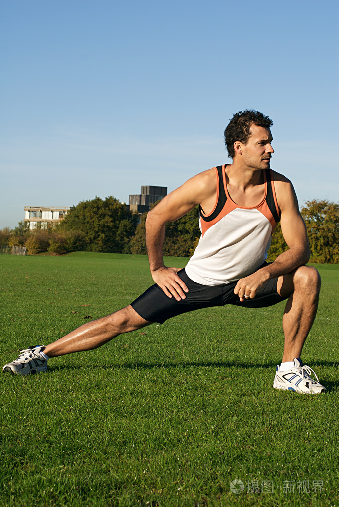 一个热身的男人