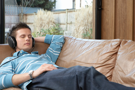 外国人听音乐图片