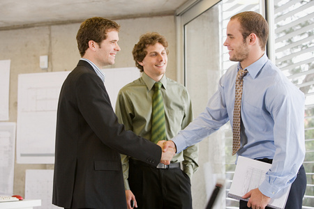 外国人握手图片