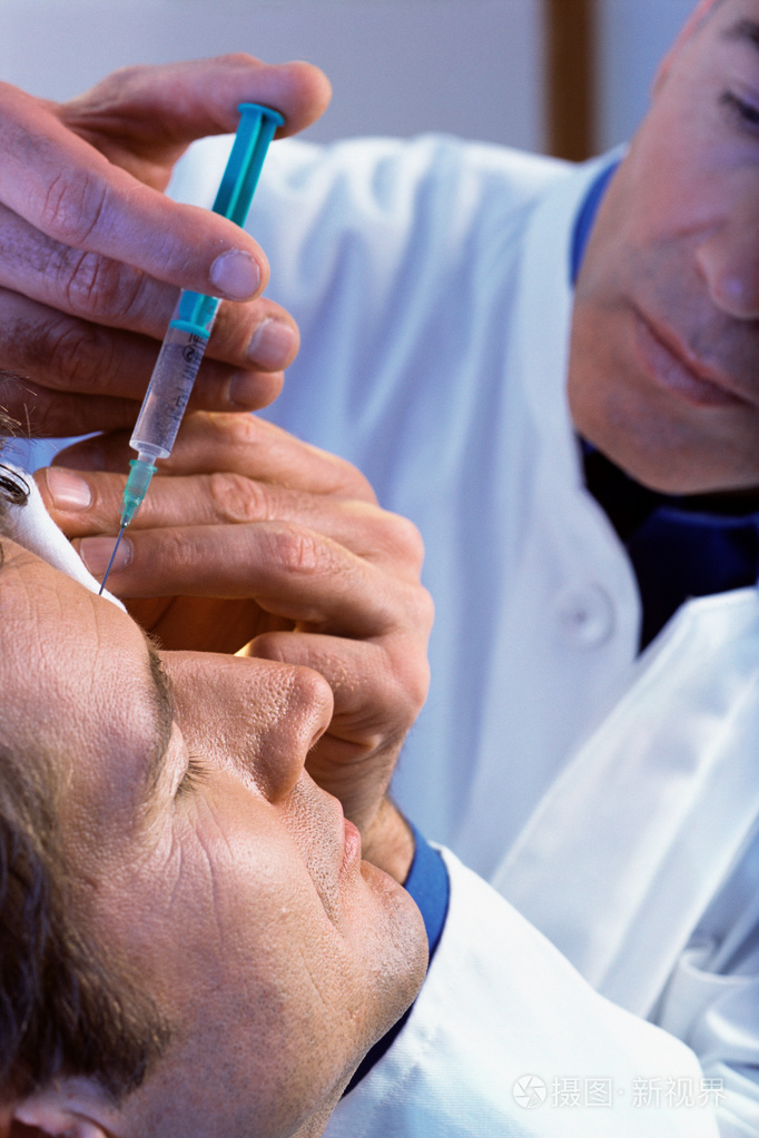 注射神经毒素的人