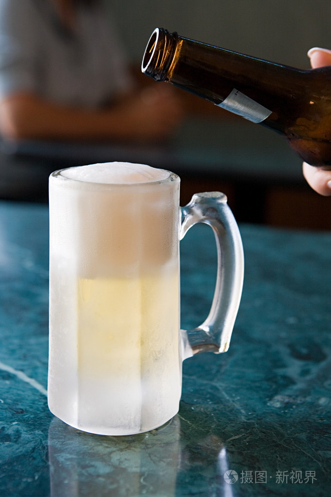 一杯冰镇啤酒