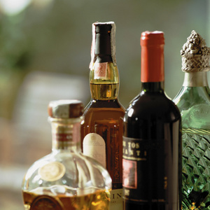 酒瓶的静物图片