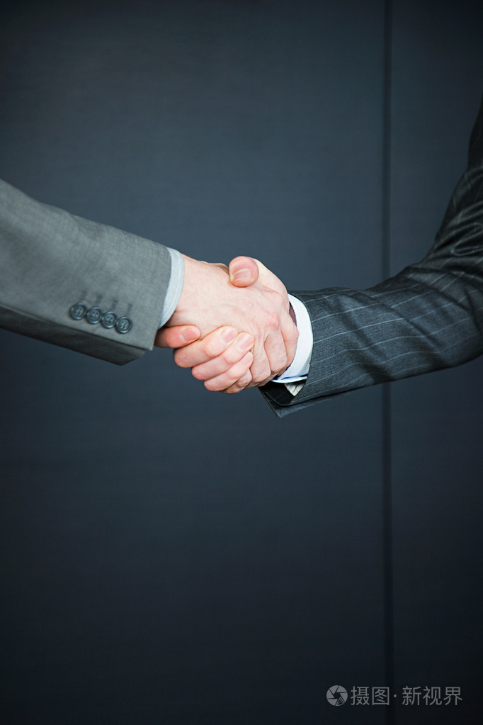 两个商人握手