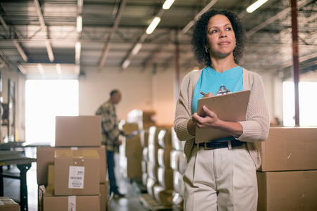 做记录工作的女士照片