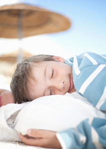 外国人睡着图片