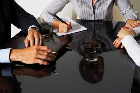 开会外国人图片