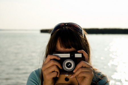 用佳能相机人像用旧相机拍照的女孩照片