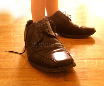 小脚穿大鞋照片