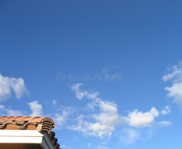 房地产与天空的一角图片
