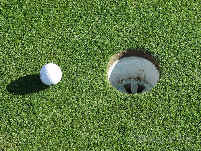 高尔夫球和洞