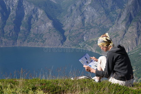 假日 天空 呼吸 挪威 背包 步行 峡湾 自然 阅读 围巾