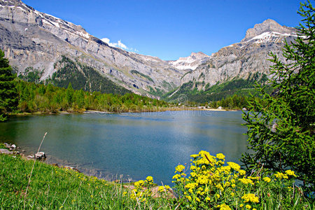 高山湖泊图片