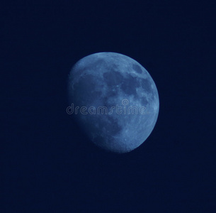 蓝月亮图片