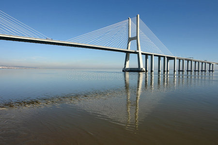 移动桥梁图片-移动桥梁素材-移动桥梁插画-摄图新视界