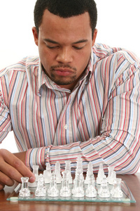 非洲裔美国男子下棋