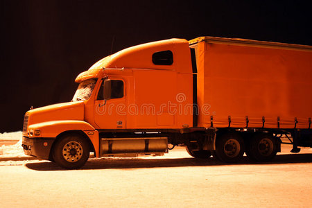 橙色卡车