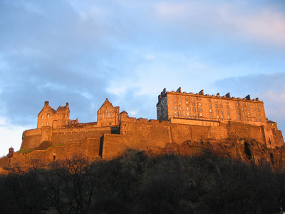 黄昏时的爱丁堡城堡图片