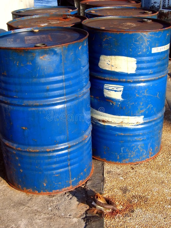 高雄港油桶照片-正版商用图片0gwaob-摄图新视界