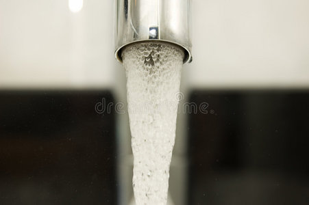 水龙头水图片