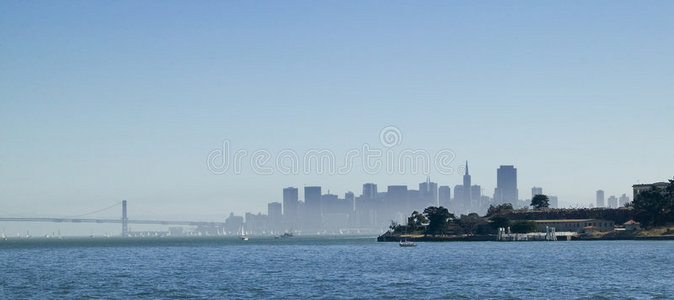 天使岛与旧金山天际线