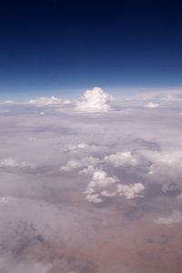 沙漠上空的云层