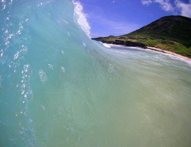 夏威夷海滩上的蓝色海浪