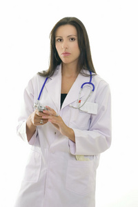 医生或护士使用手机。