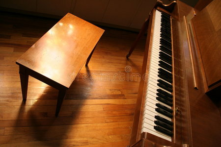 钢琴长凳图片
