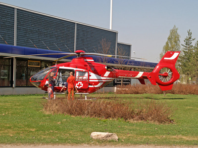 救护车直升机接送病人