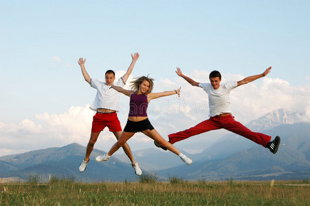 高兴得跳起来照片