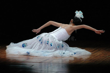 孔雀舞图片 孔雀舞素材 孔雀舞插画 摄图新视界