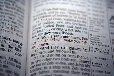 圣经经文马太福音第4章第19节照片