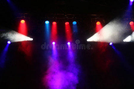 音乐会舞台灯光图片