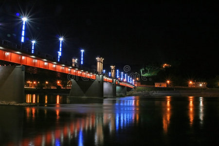 晚上的桥