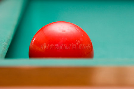 红色台球图片