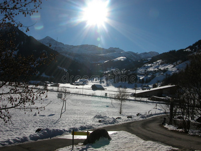 瑞士伦克的阳光和雪
